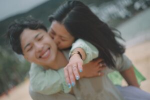 ホーム 婚活写真スタジオvs自撮り完全比較|5つのポイントで費用対効果を徹底検証