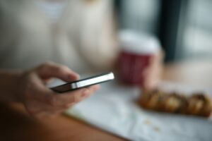 マッチングアプリを安全に選ぶ確認項目｜本人確認・料金・通報機能